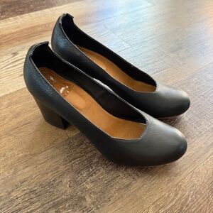 The Palatines black leather heels 8 1/2